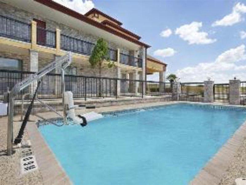 Quality Inn I-10 East Near Frost Bank Center San Antonio Eksteriør billede