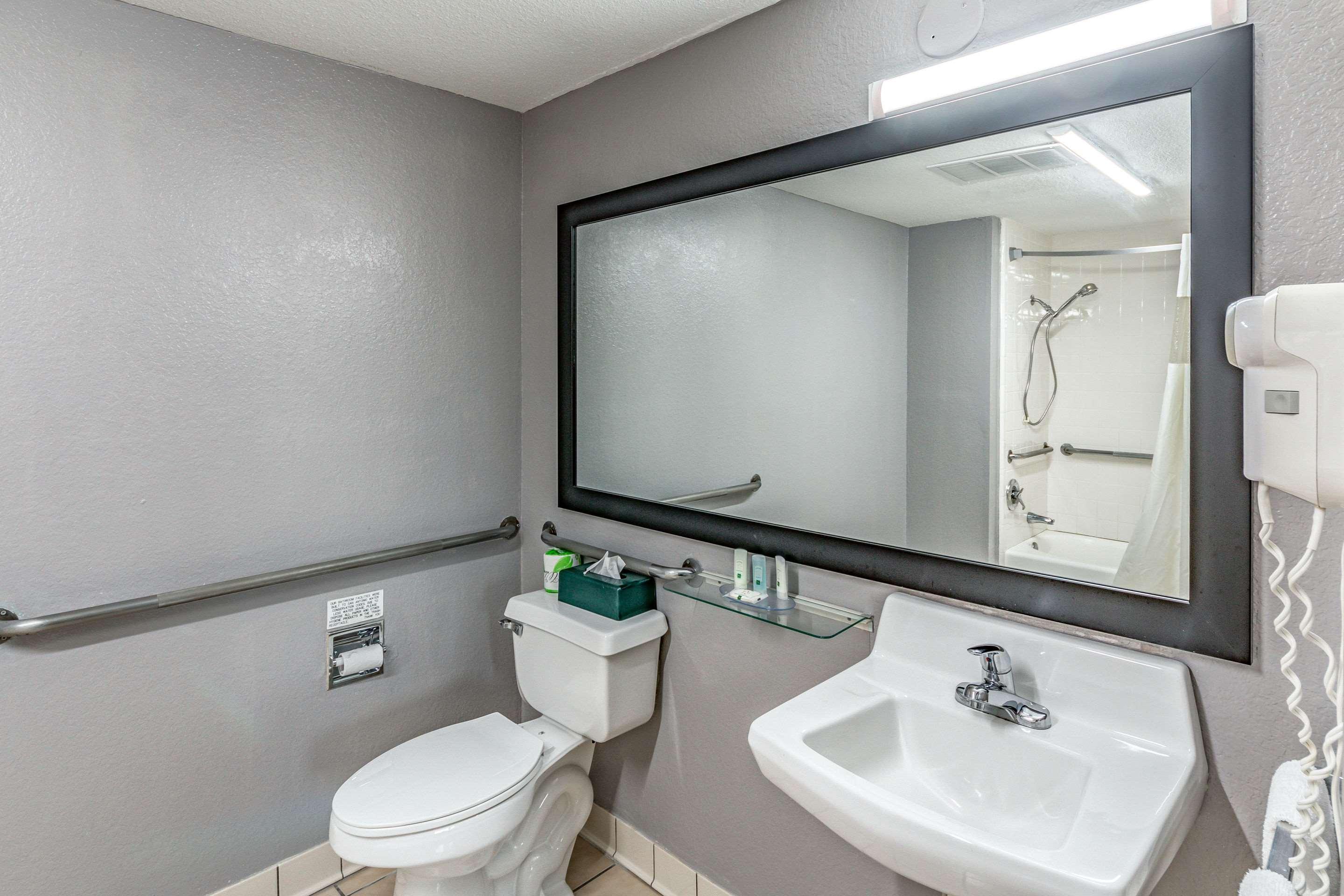 Quality Inn I-10 East Near Frost Bank Center San Antonio Eksteriør billede