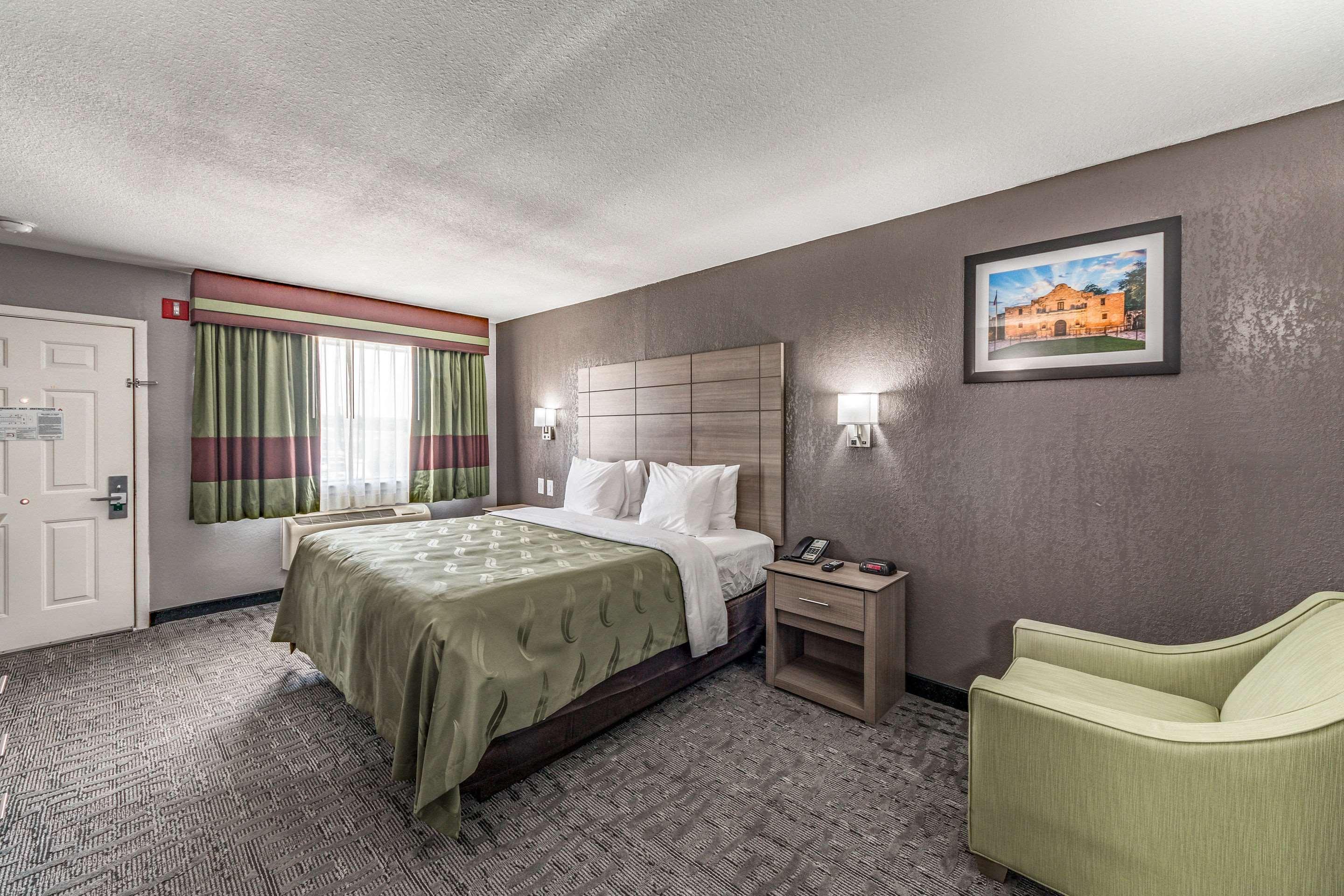 Quality Inn I-10 East Near Frost Bank Center San Antonio Eksteriør billede