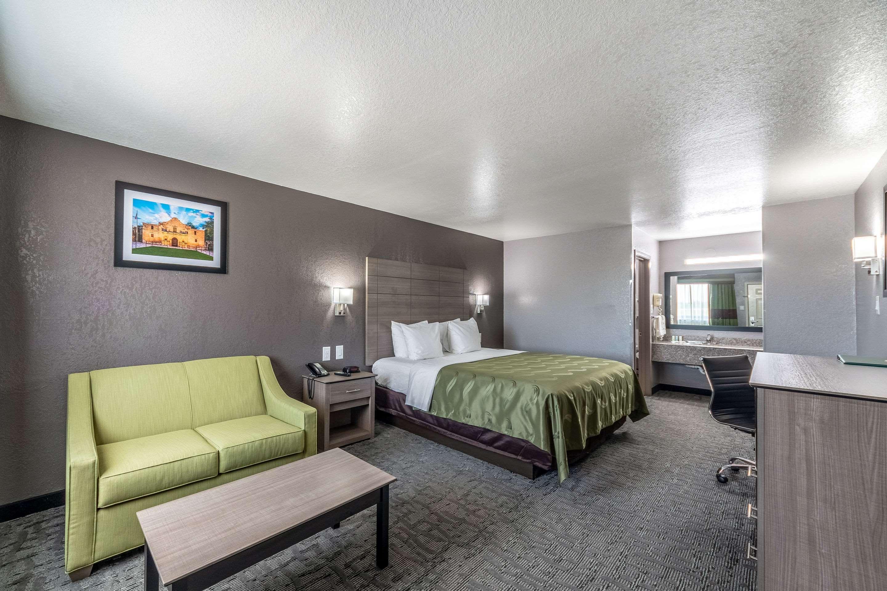 Quality Inn I-10 East Near Frost Bank Center San Antonio Eksteriør billede