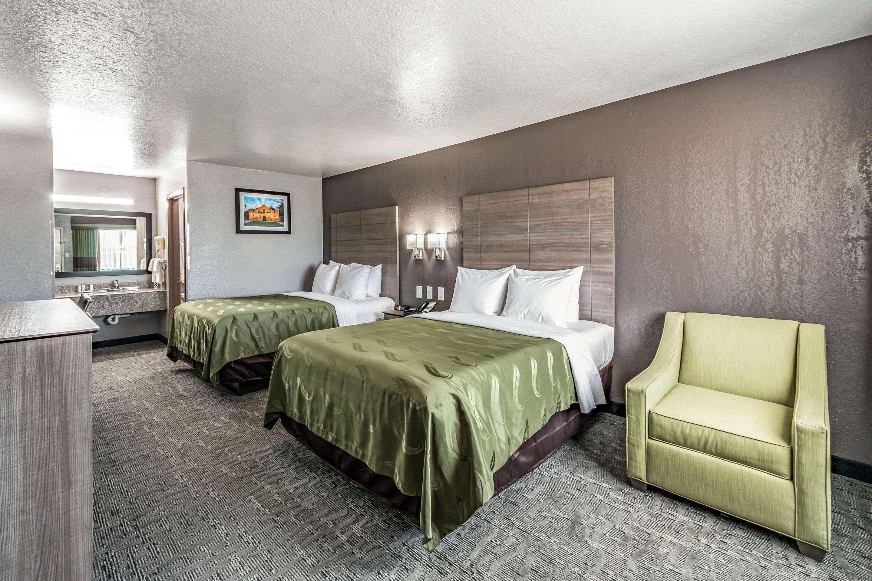 Quality Inn I-10 East Near Frost Bank Center San Antonio Eksteriør billede