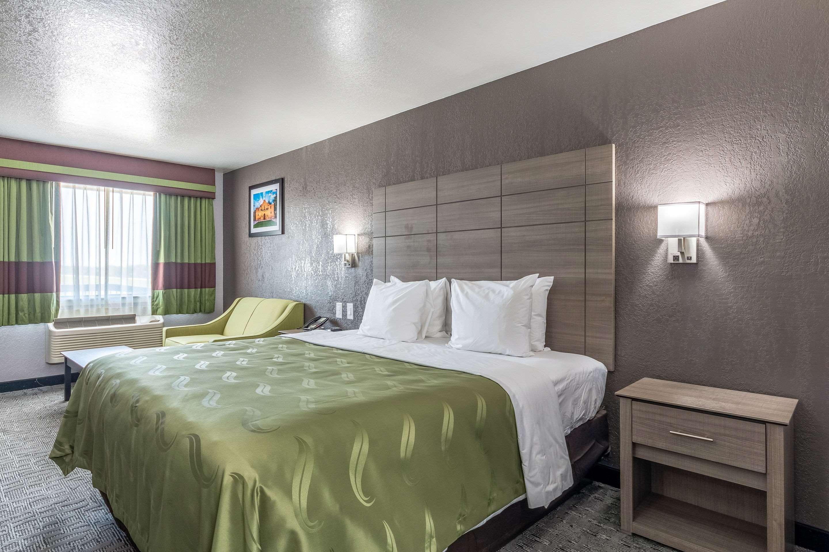 Quality Inn I-10 East Near Frost Bank Center San Antonio Eksteriør billede