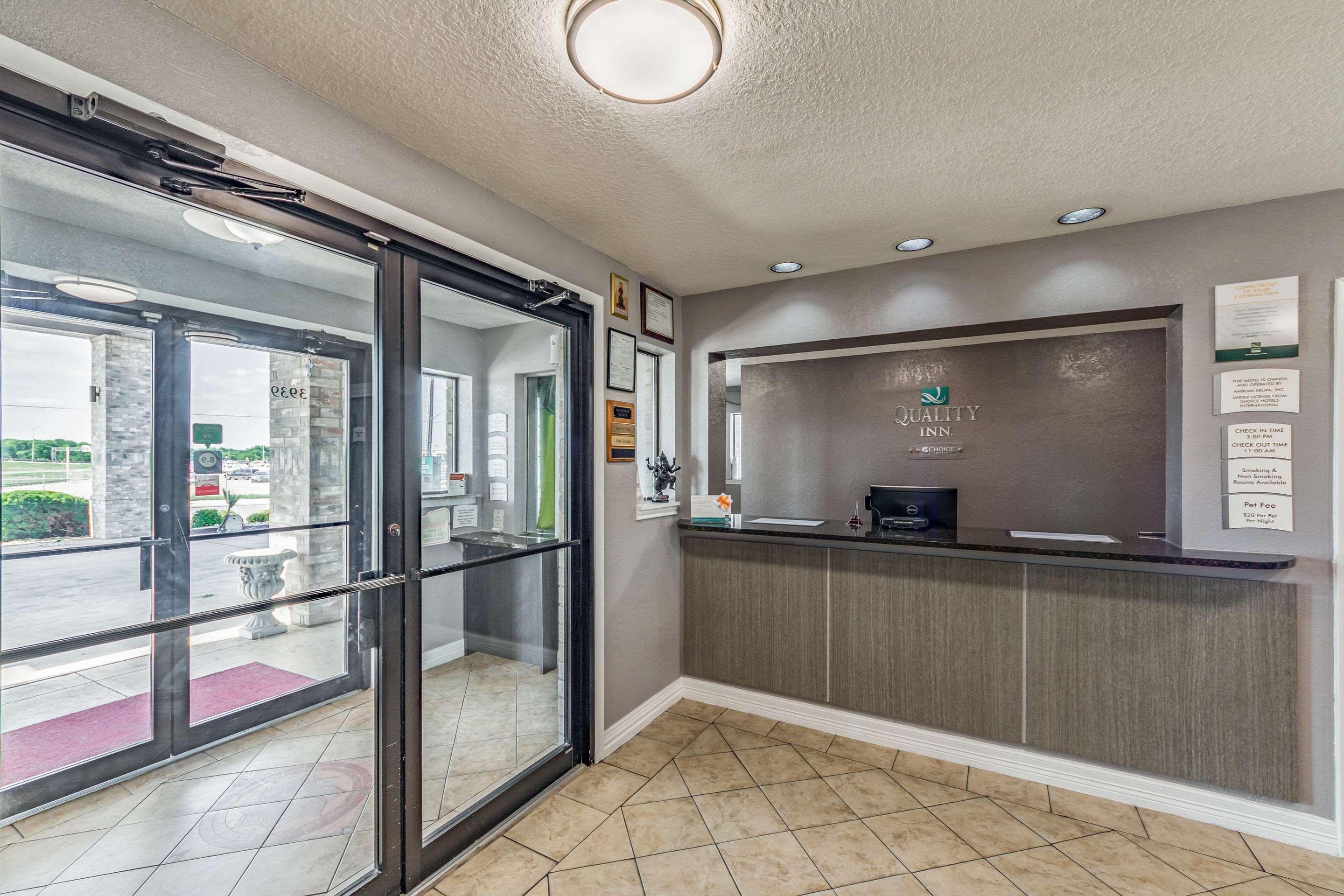 Quality Inn I-10 East Near Frost Bank Center San Antonio Eksteriør billede