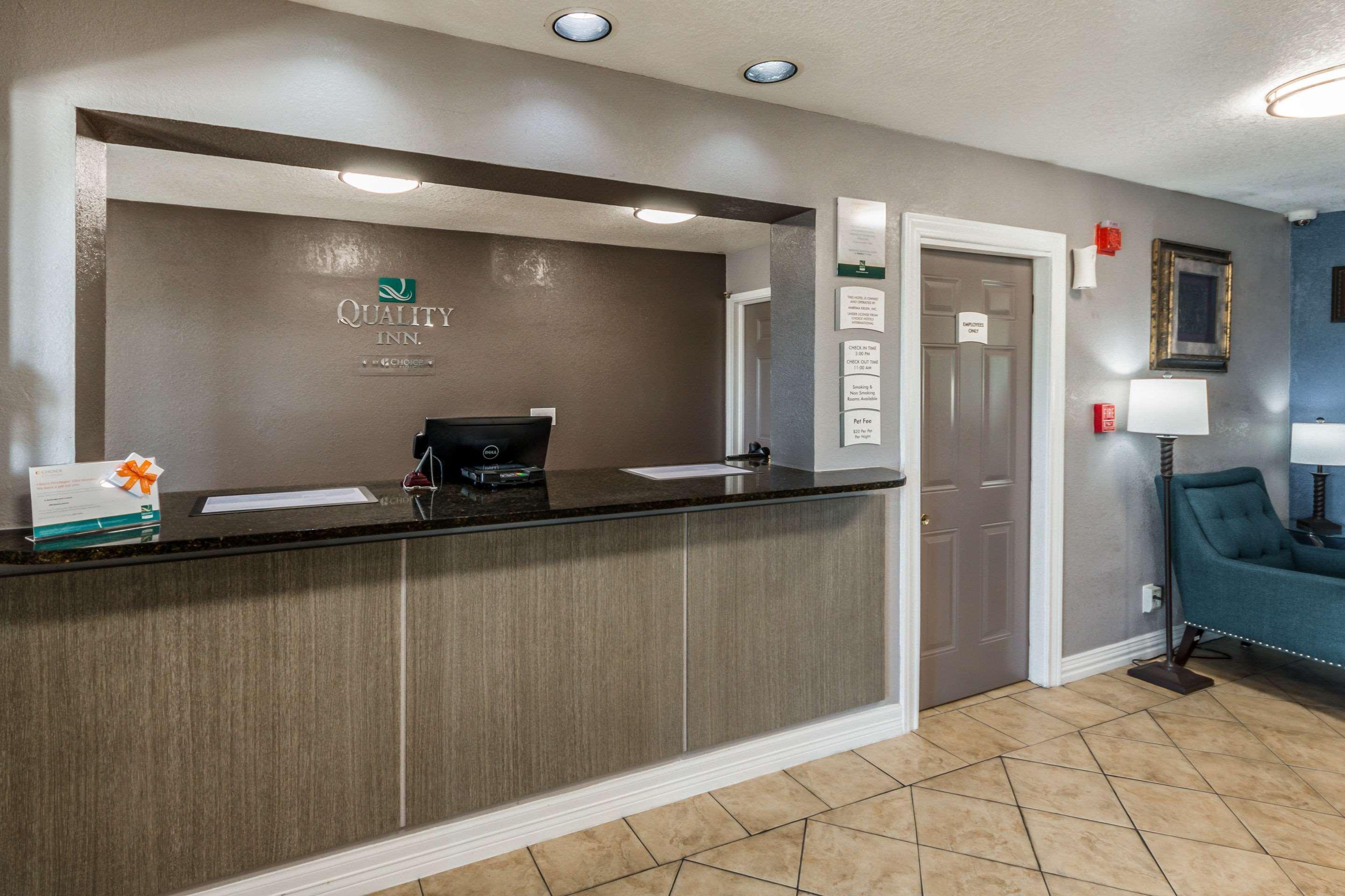 Quality Inn I-10 East Near Frost Bank Center San Antonio Eksteriør billede