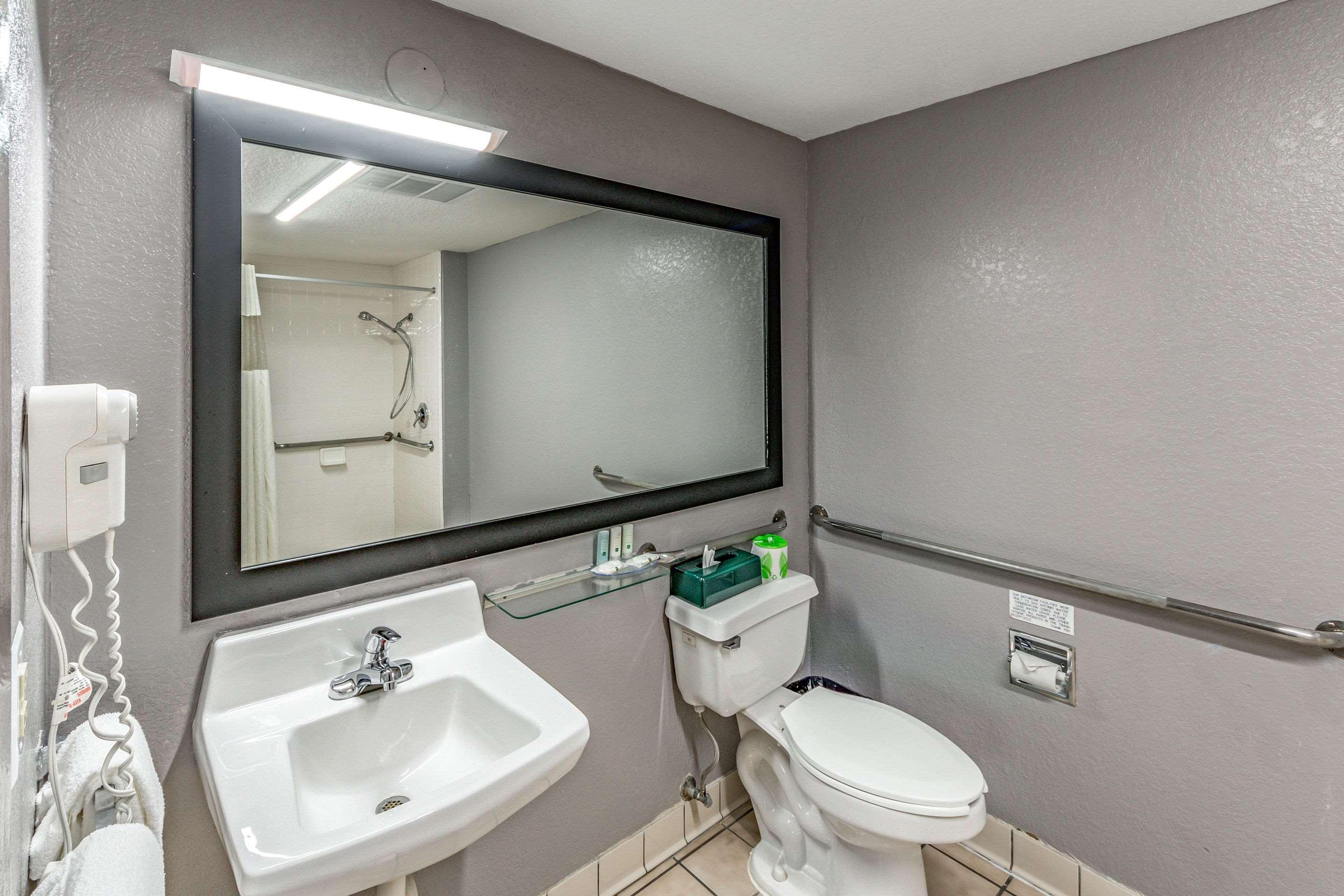 Quality Inn I-10 East Near Frost Bank Center San Antonio Eksteriør billede
