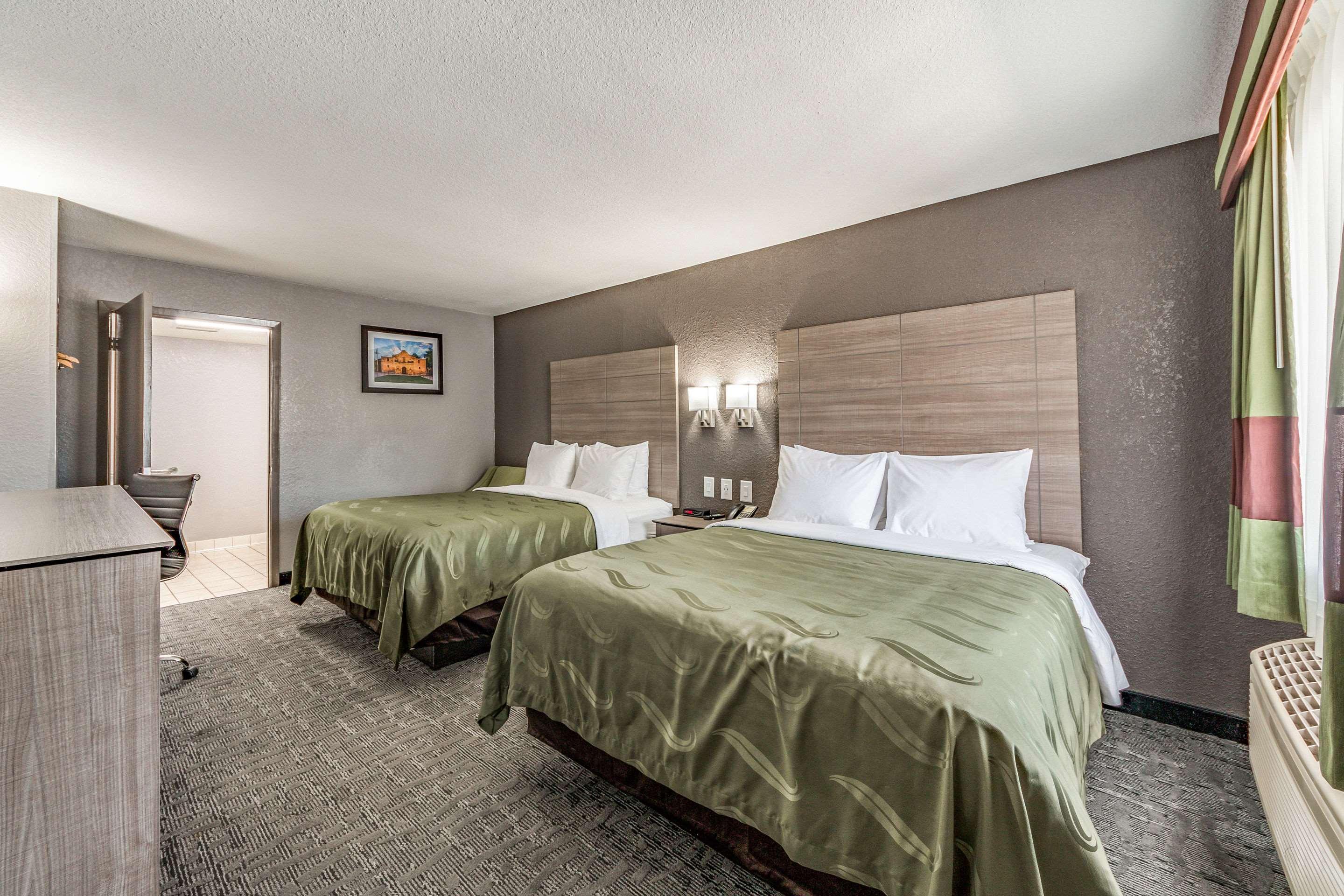 Quality Inn I-10 East Near Frost Bank Center San Antonio Eksteriør billede
