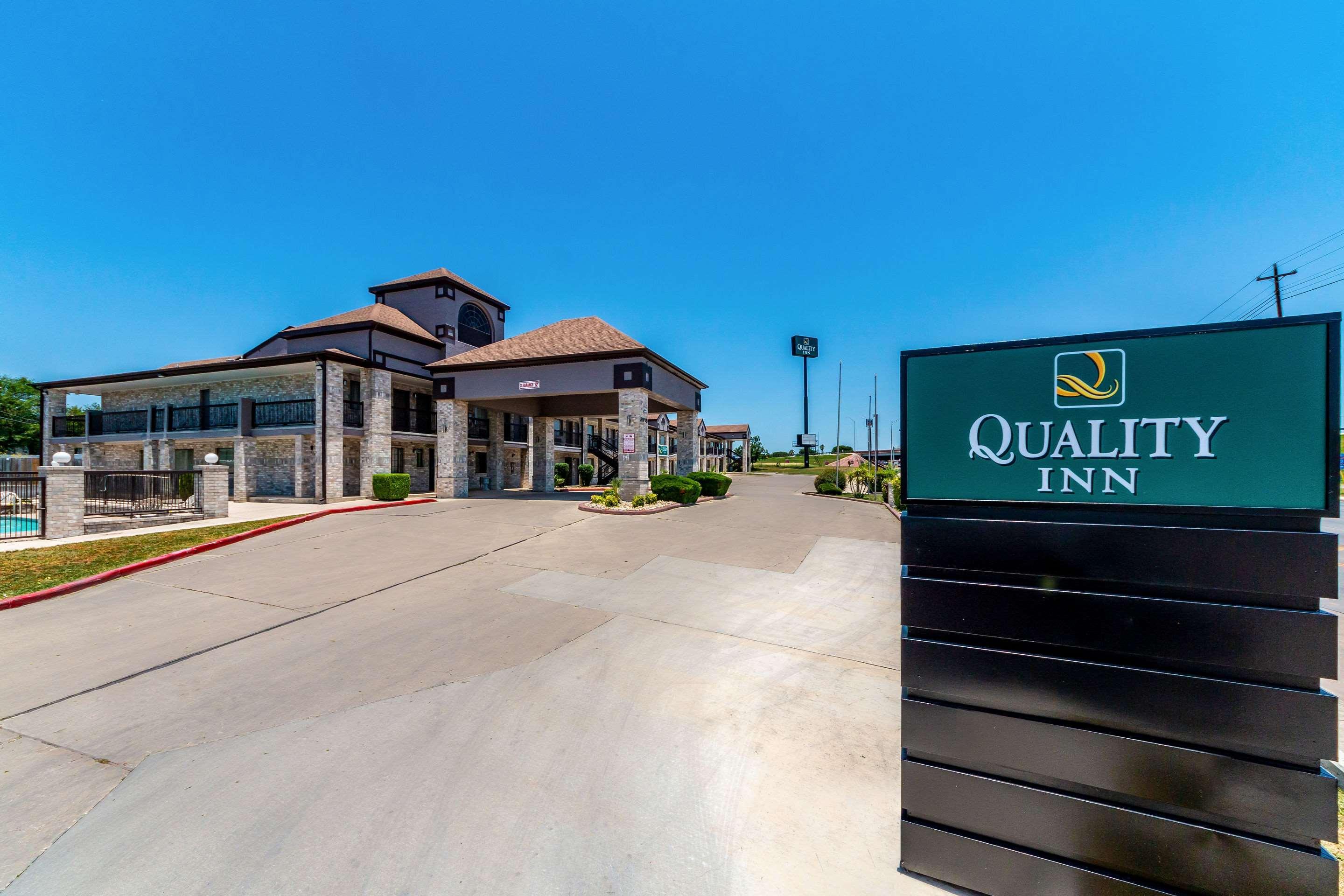 Quality Inn I-10 East Near Frost Bank Center San Antonio Eksteriør billede