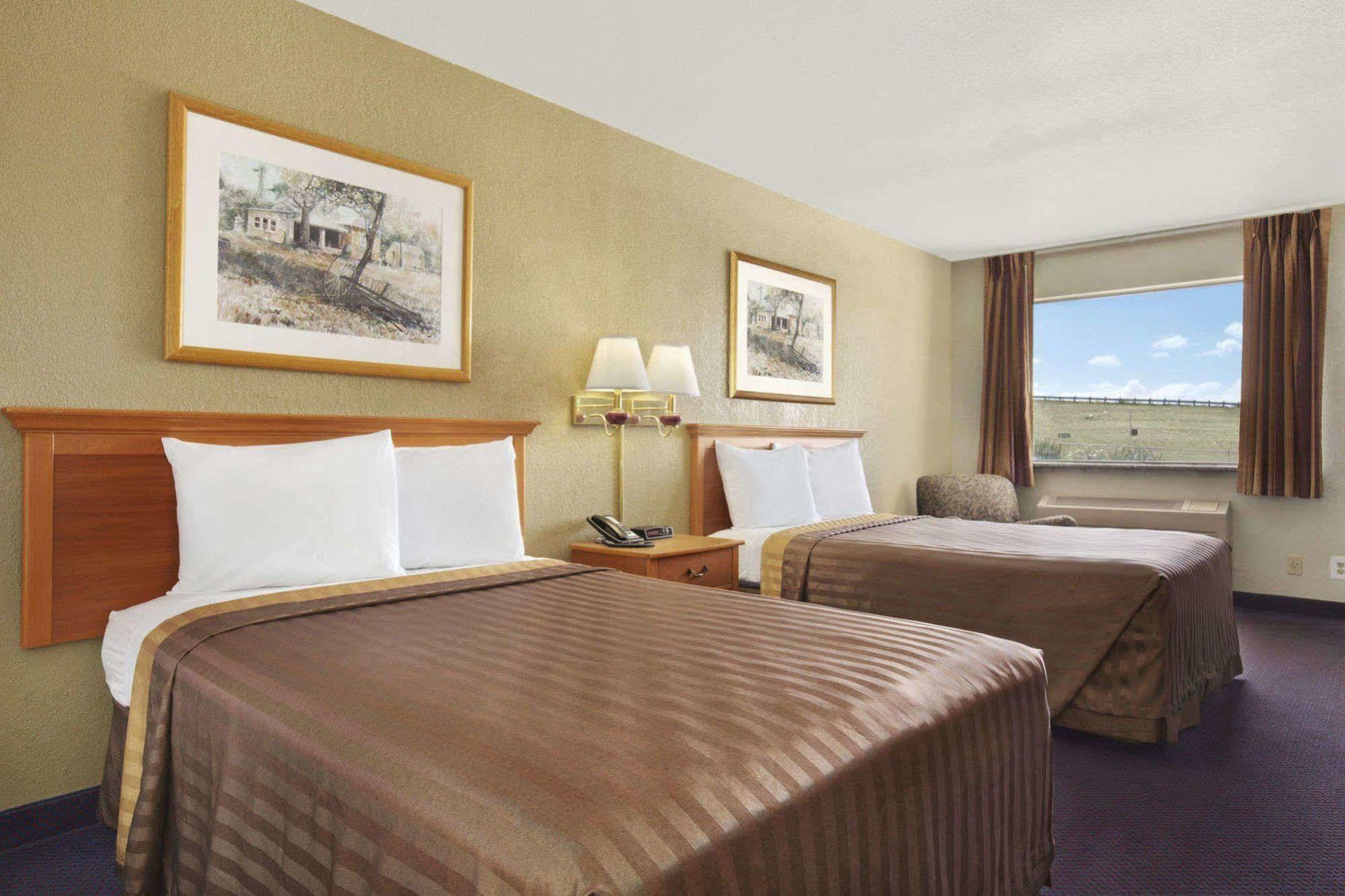 Quality Inn I-10 East Near Frost Bank Center San Antonio Eksteriør billede