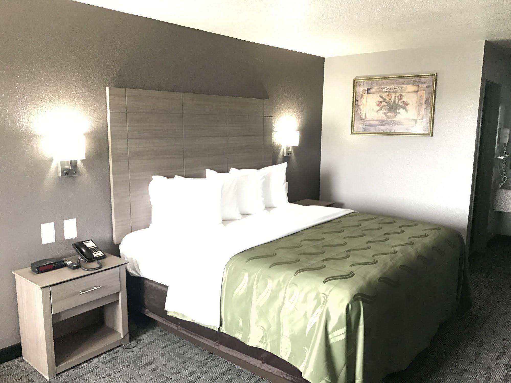 Quality Inn I-10 East Near Frost Bank Center San Antonio Eksteriør billede